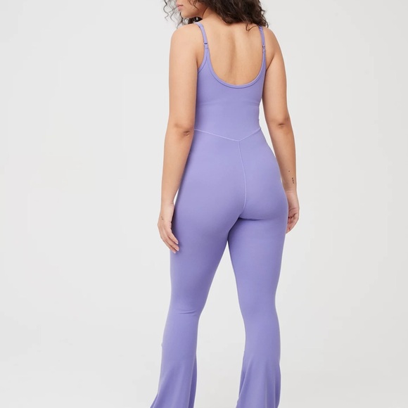 Elegant Lavender Women's Jumpsuit - Picture 3 of 11